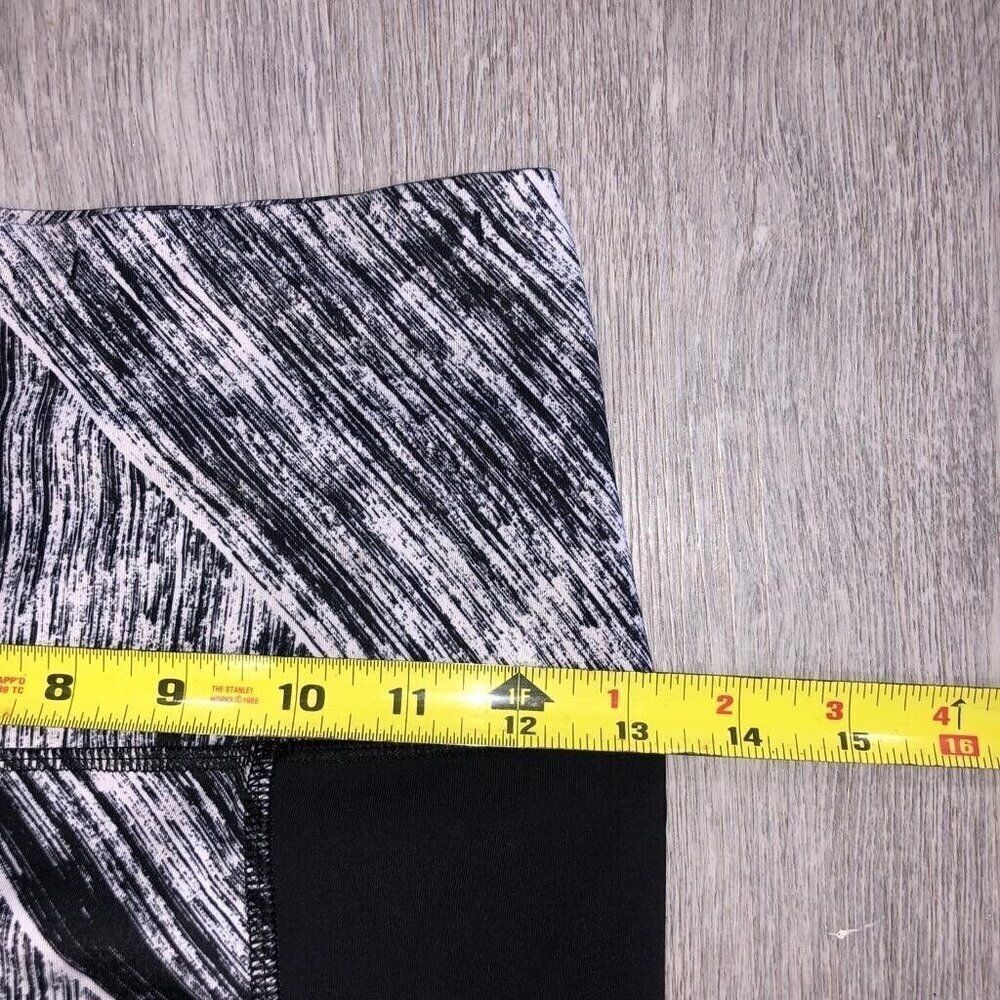 Lululemon Women’s Size 4 Hot To Street Crop Capri Black White Athletica Leggings - Picture 7 of 11
